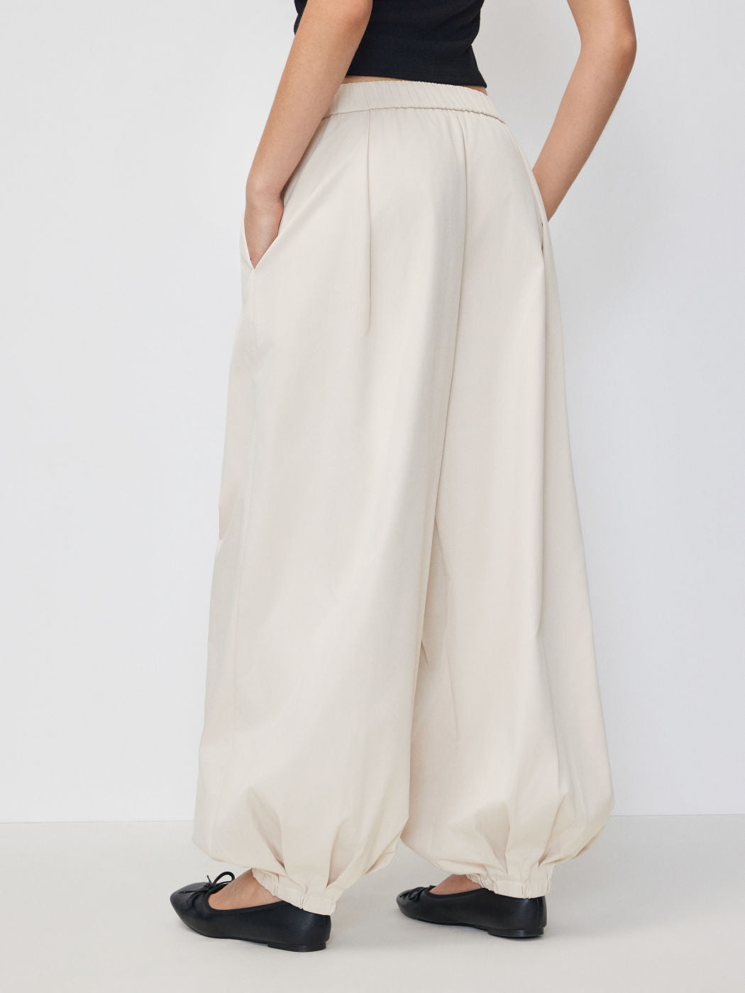 Cream Low‑Rise Drawstring Barrel‑Leg Balloon Trousers